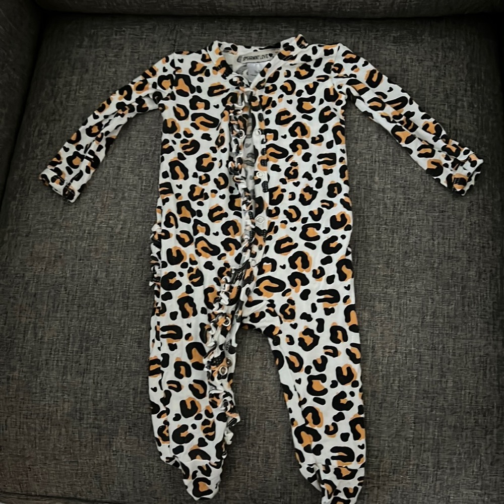 Spearmint Love ruffle button onesie leopard 0-3 months GUC